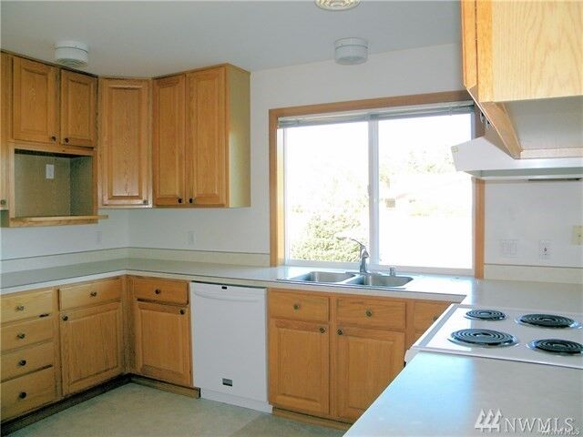 Property Photo:  942 E Fir St  WA 98382 