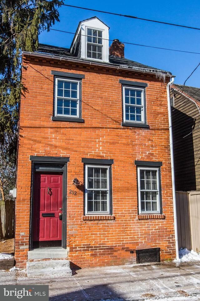 Property Photo:  212 Howard Avenue  PA 17602 