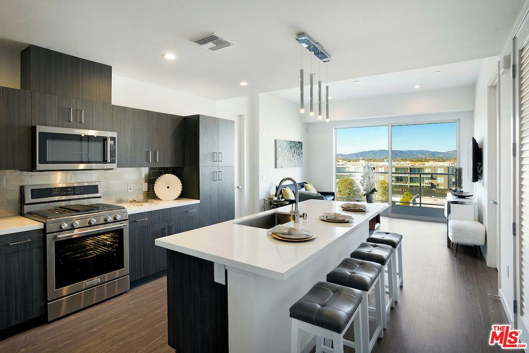 Property Photo: 4140 Glencoe Ave 604 CA 90292
