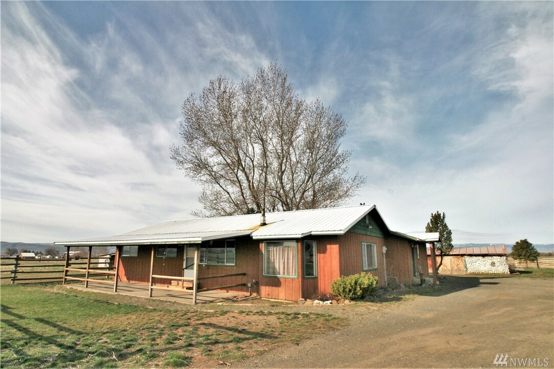 Property Photo:  3691 Fairview Rd  WA 98926 