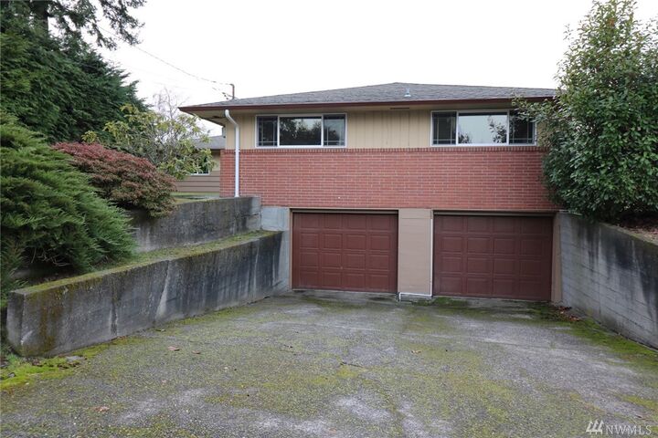 Property Photo: 1102 Bridgeview Dr WA 98406