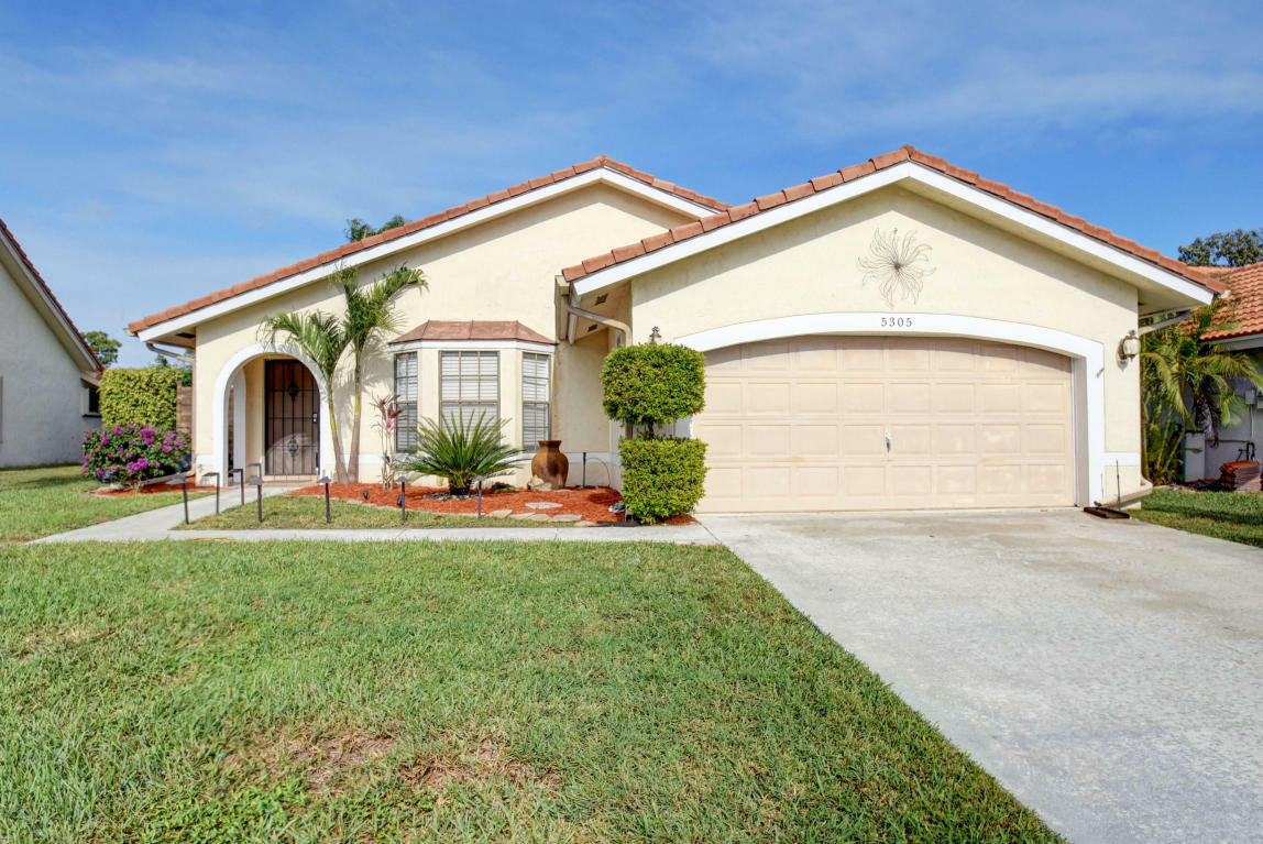 Property Photo:  5305 Helene Circle  FL 33472 