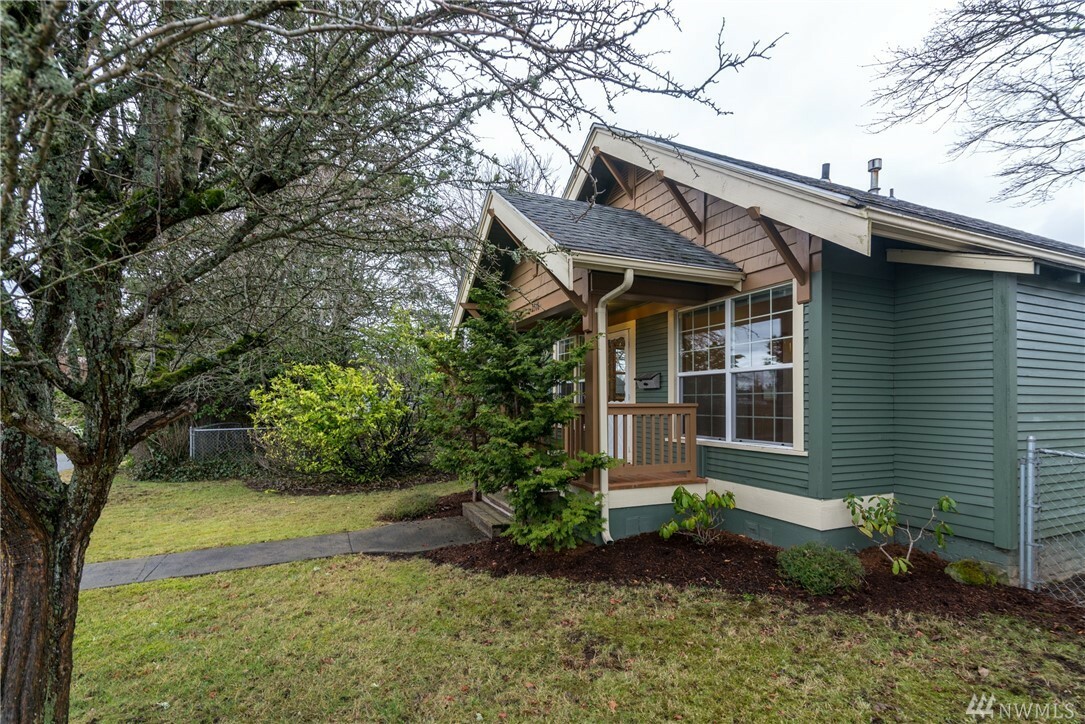 Property Photo:  2516 Vallette St  WA 98225 