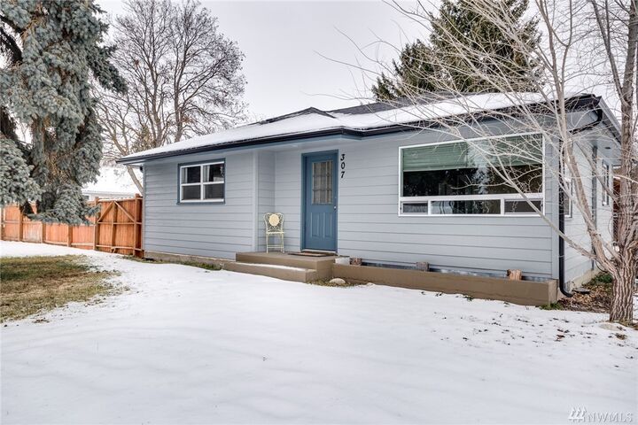 Property Photo: 307 N Kentucky Ave WA 98802