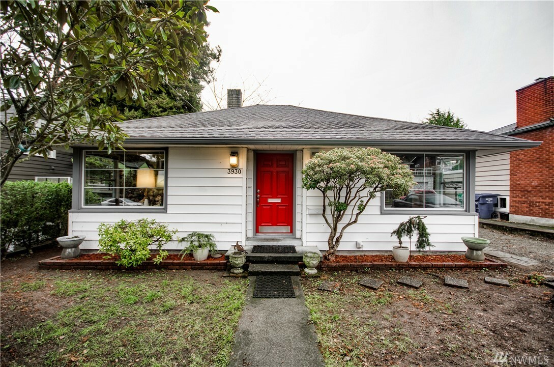 Property Photo:  3930 SW Ida St  WA 98136 