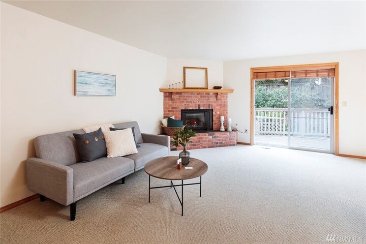 Property Photo:  2223 E Birch St  WA 98229 