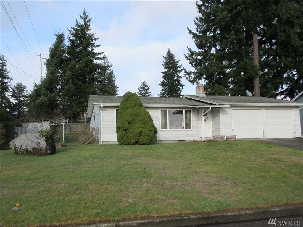 Property Photo:  600 Roswell Dr  WA 98310 