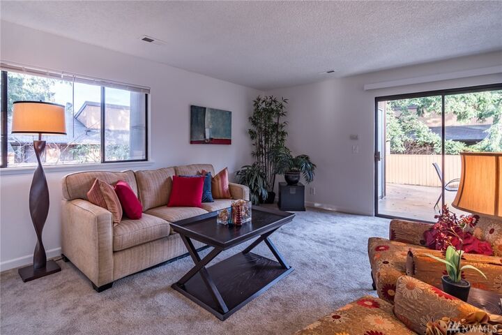 Property Photo: 11201 3rd Ave SE 40H WA 98208