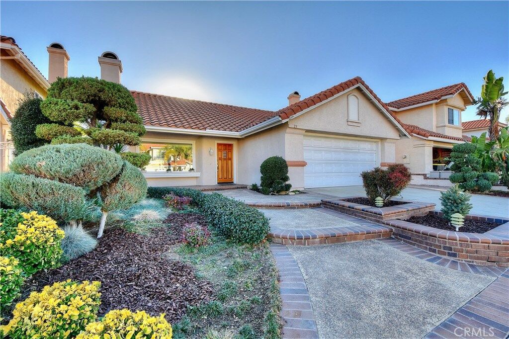 Property Photo: 23 Bergenia CA 92688