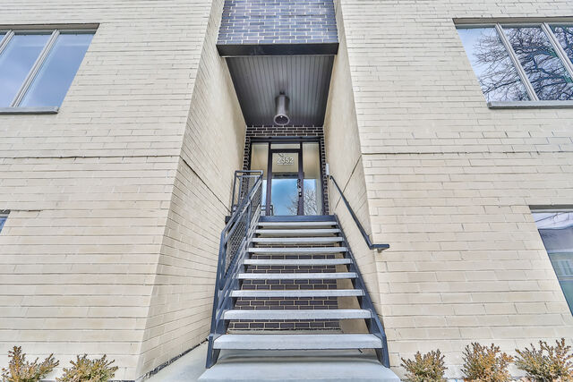 Property Photo: 2352 Winona Street 2E IL 60625