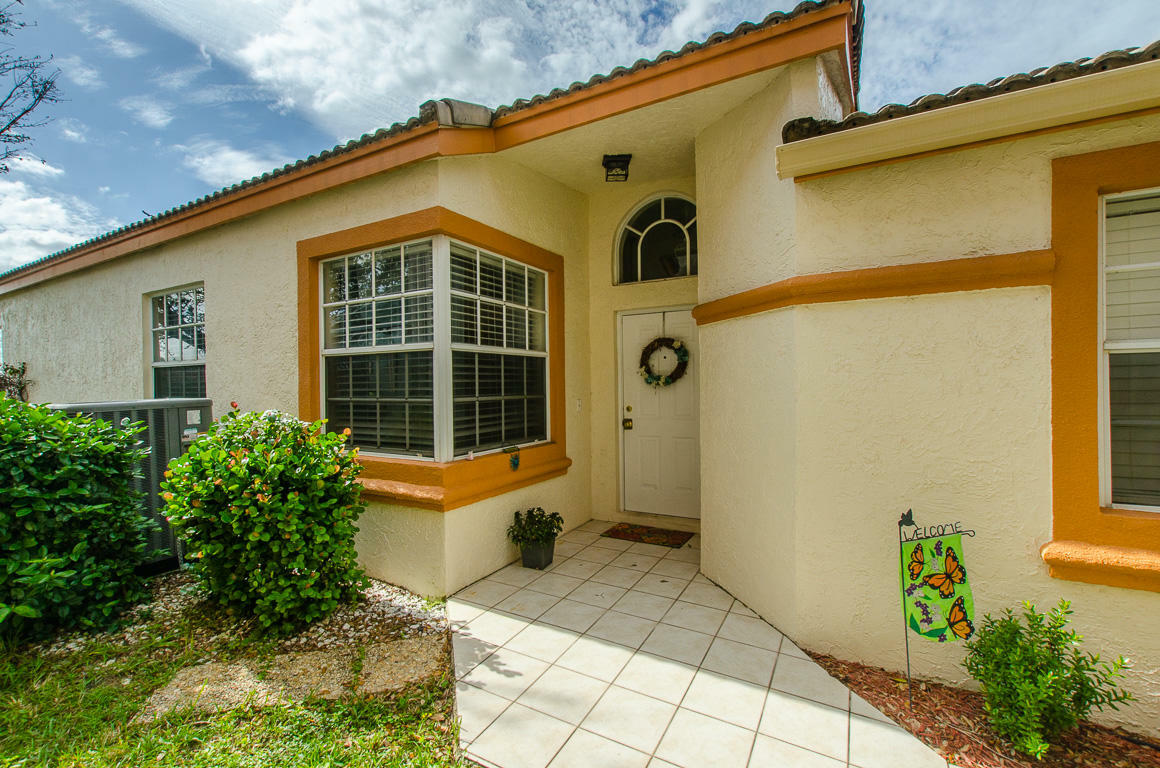 Property Photo:  7877 Rockport Circle  FL 33467 