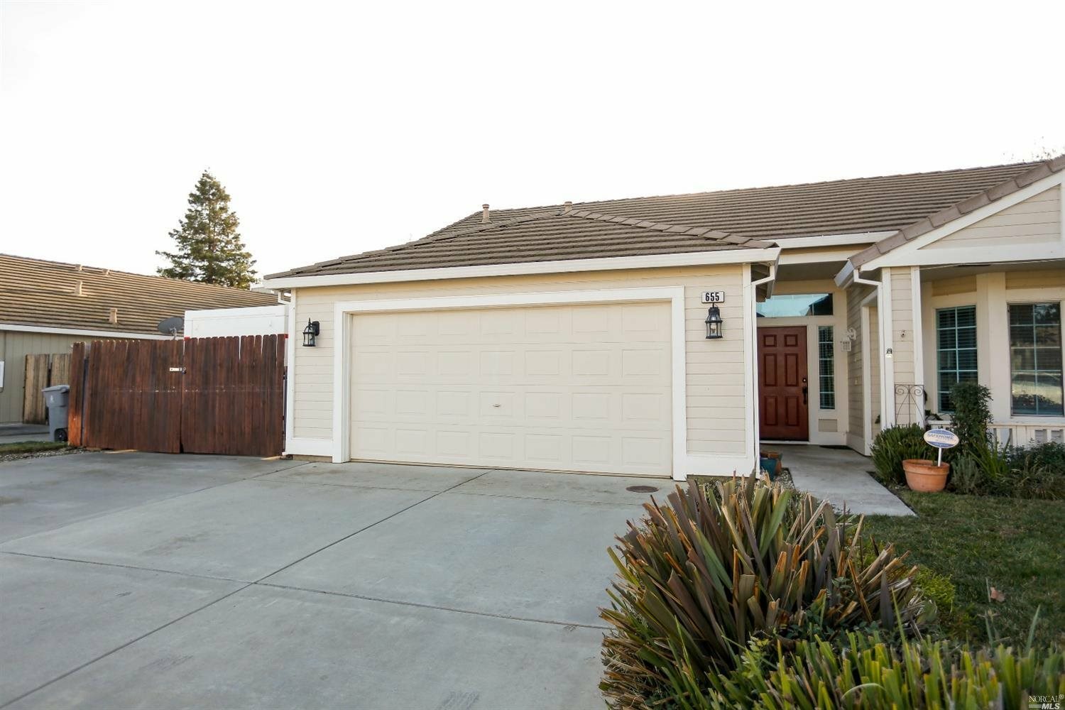 Property Photo:  655 Woodard Way  CA 95620 