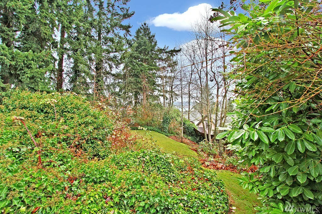 Property Photo: 6437 NE 182nd St WA 98028