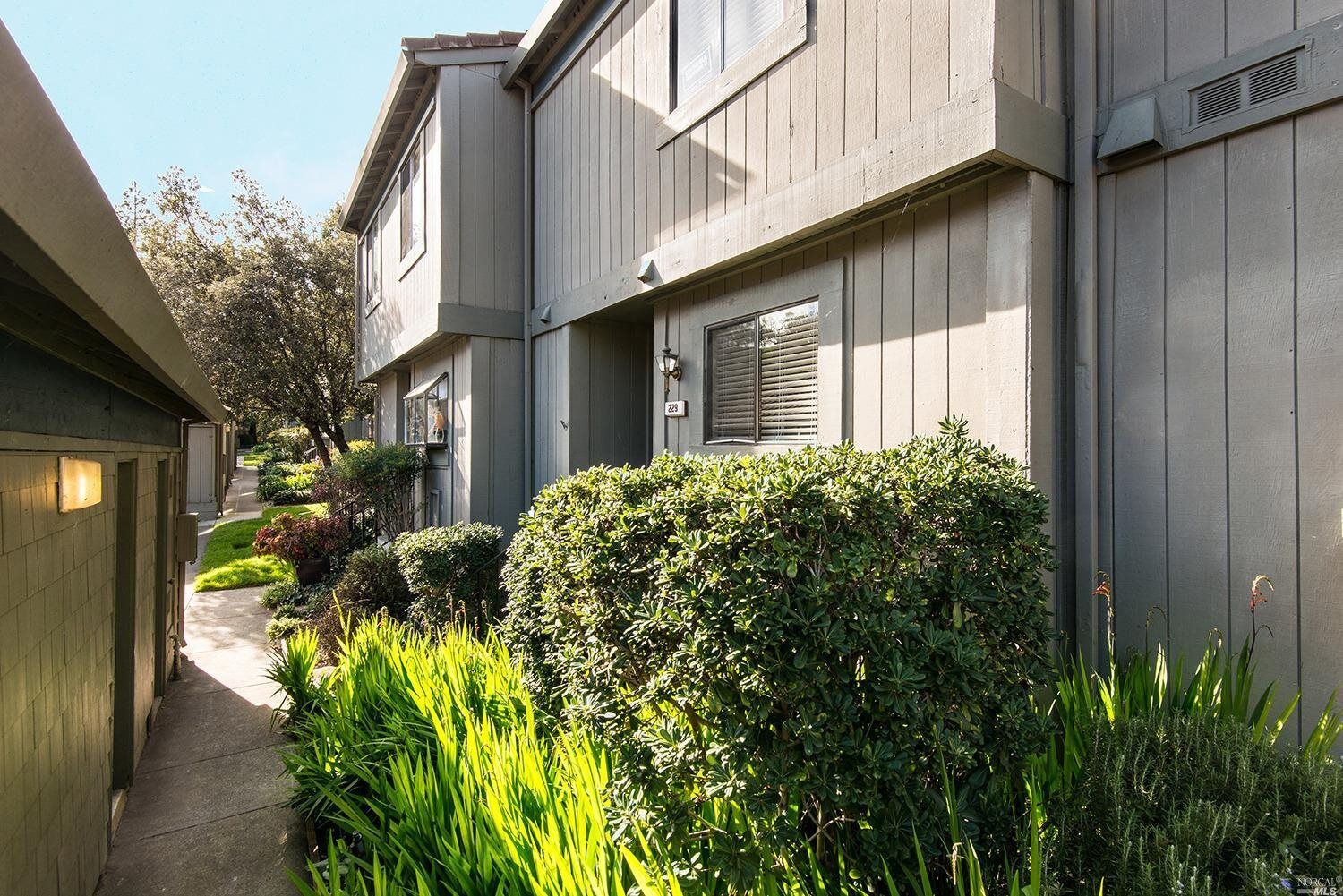 Property Photo:  229 Escallonia Drive  CA 94945 