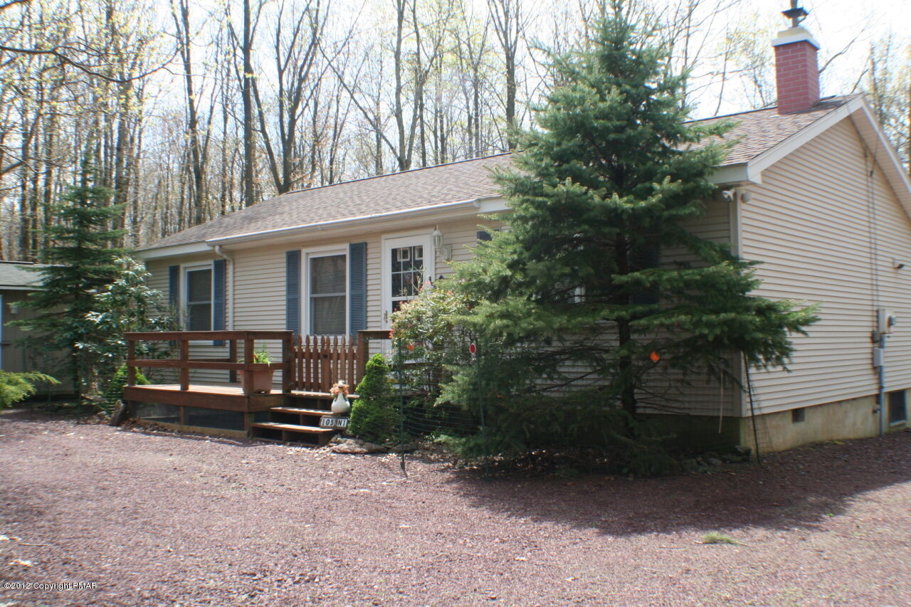 Property Photo: 105 Lenape Trail PA 18210