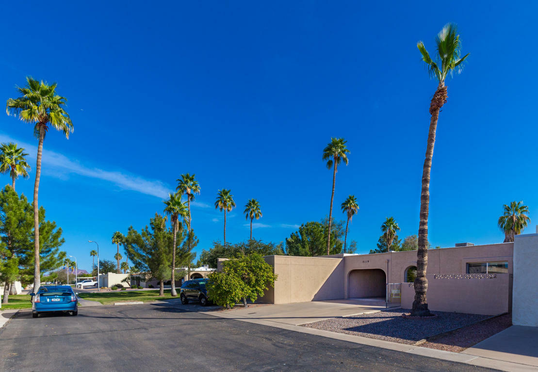 Property Photo:  2119 N Recker Road  AZ 85215 