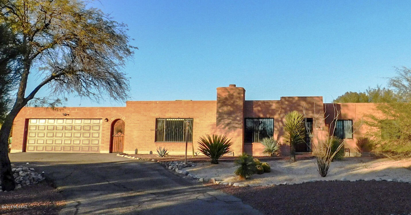 Property Photo:  1460 W Calle Concordia  AZ 85704 