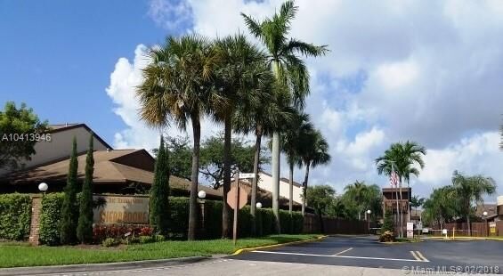 Property Photo: 1601 N 15th Ter 1601 FL 33020