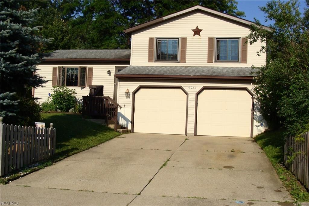 Property Photo:  9928 Highland Way  OH 44241 