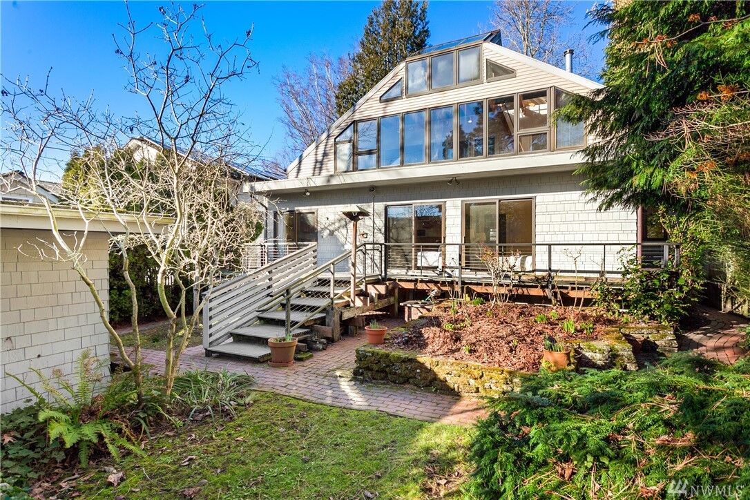 Property Photo:  1851 E Shelby St  WA 98112 