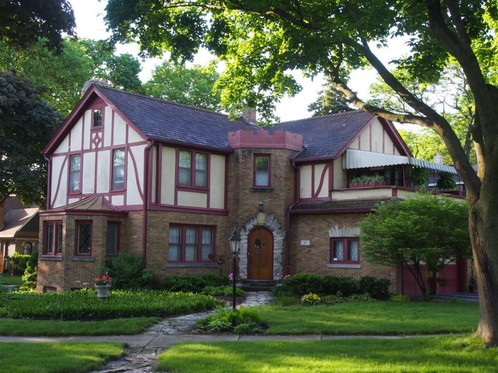 Property Photo: 5305 W Roosevelt Dr WI 53216