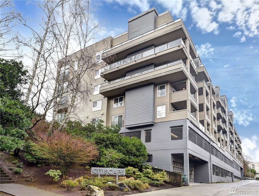 Property Photo: 1504 Aurora Ave N 108 WA 98109