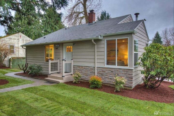 Property Photo:  11605 74th Ave S  WA 98178 