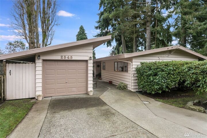 Property Photo: 2545 NE 204th St WA 98155