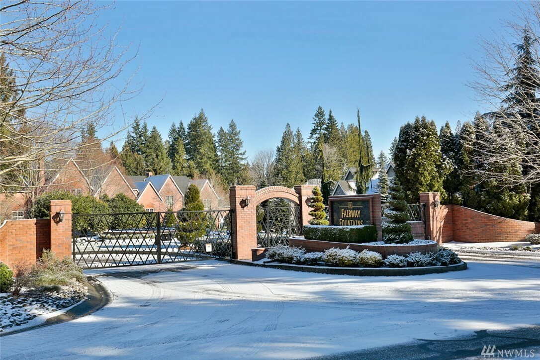 Property Photo: 15624 Fairway Fountains Ct SE WA 98012