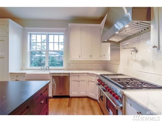 Property Photo: 4201 92nd Ave SE WA 98040