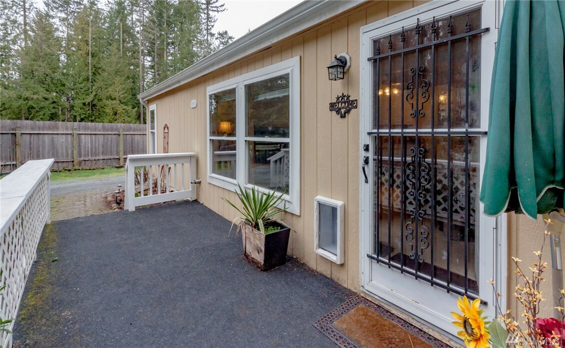 Property Photo:  26305 Johns Rd E  WA 98321 