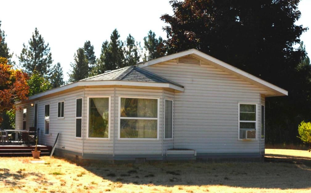 Property Photo: 972 Lakeview Dr WA 99141