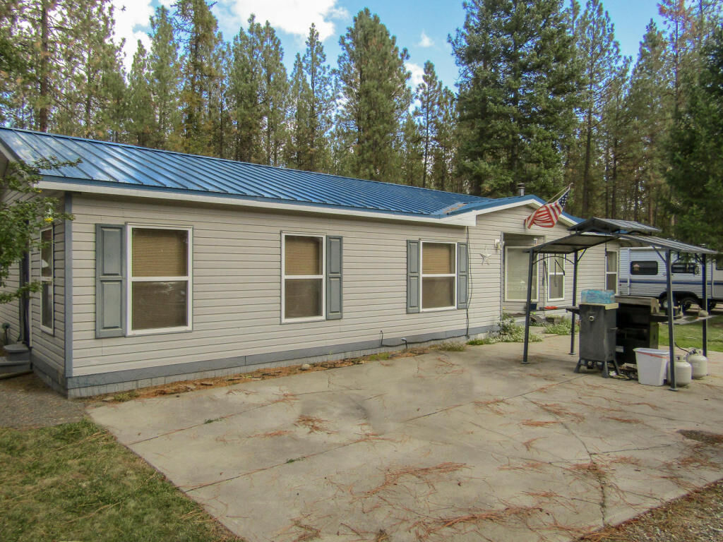 Property Photo:  1874 Brooks Rd  WA 99126 