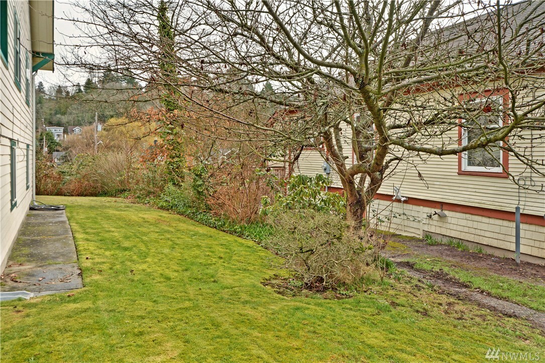 Property Photo:  214 29th Ave E  WA 98112 