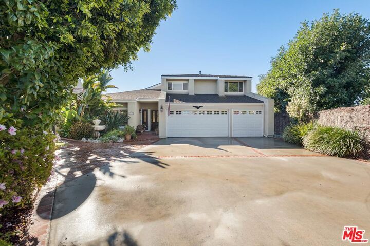 22520 Jameson Dr  Calabasas CA 91302 photo