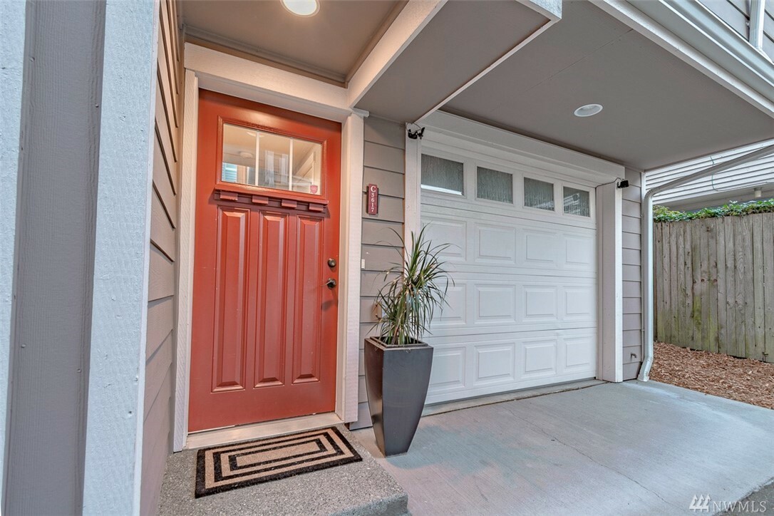 Property Photo: 3617 C Albion Place N WA 98103
