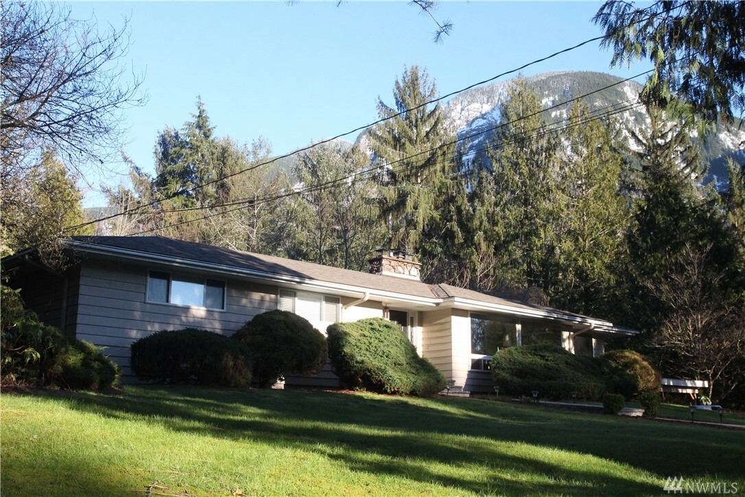 Property Photo:  43525 SE 76th St  WA 98065 