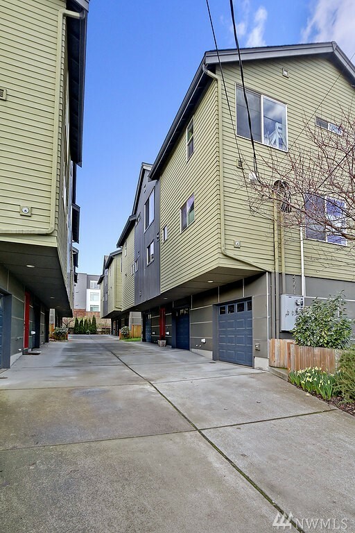 Property Photo:  4771 35th Ave S B  WA 98118 