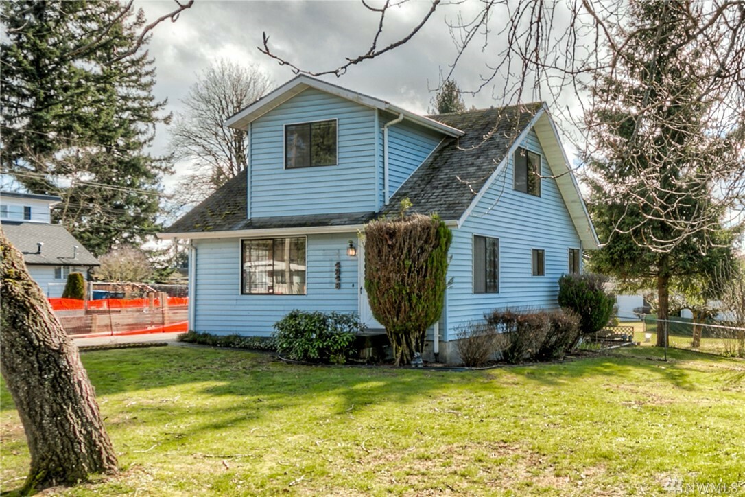 Property Photo:  4249 S 166th St  WA 98188 