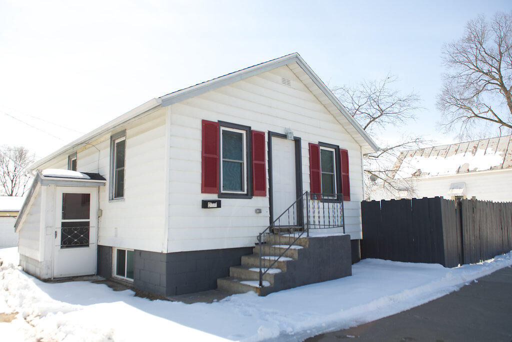 Property Photo:  812 Livingston St  WI 54603 