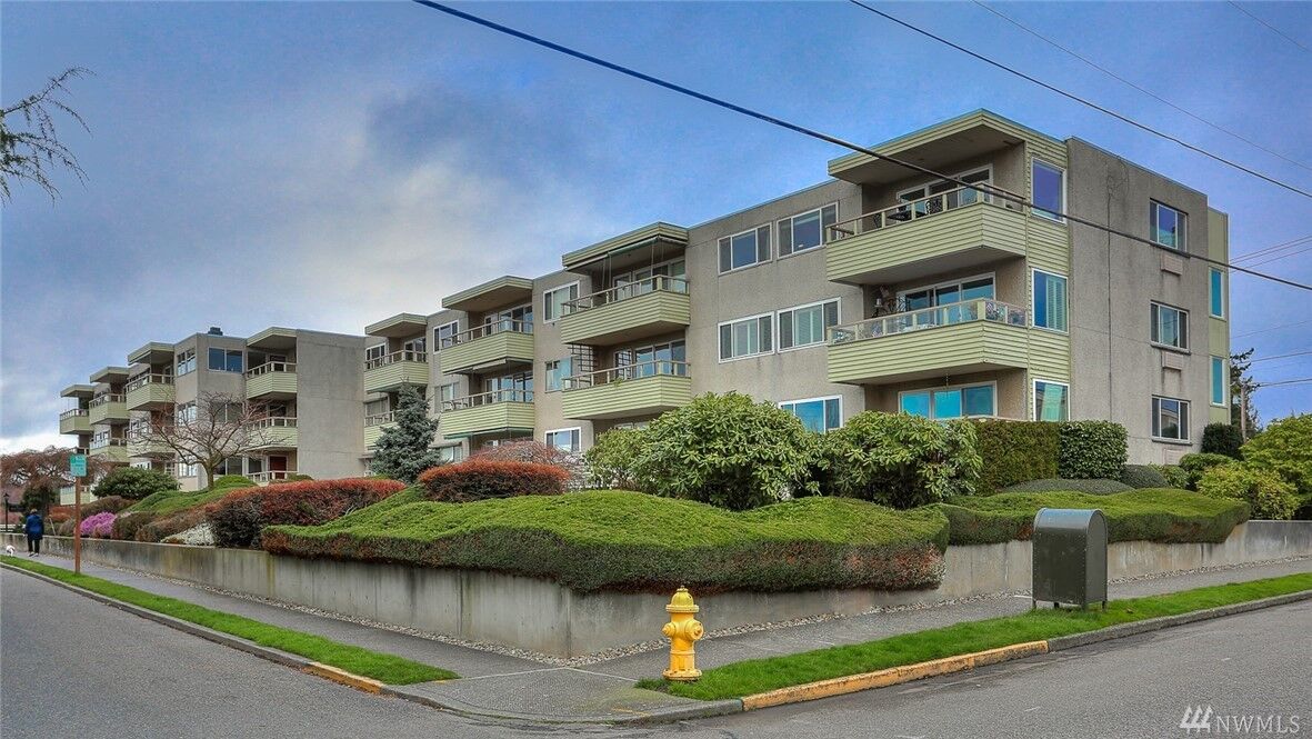 Property Photo:  300 2nd Ave N 2C  WA 98020 