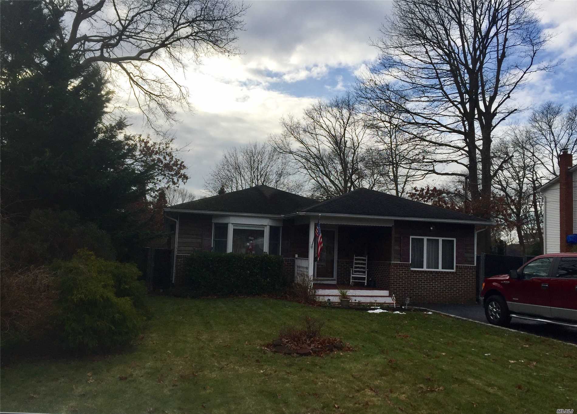 Property Photo:  16 Applegate Drive  NY 11950 