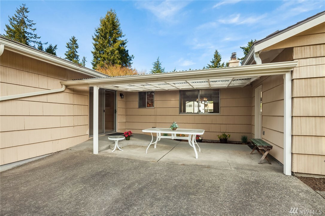 Property Photo:  6408 225th Place SW  WA 98043 