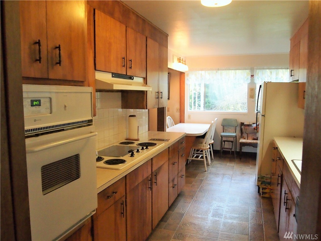 Property Photo: 9105 188th St SW WA 98026