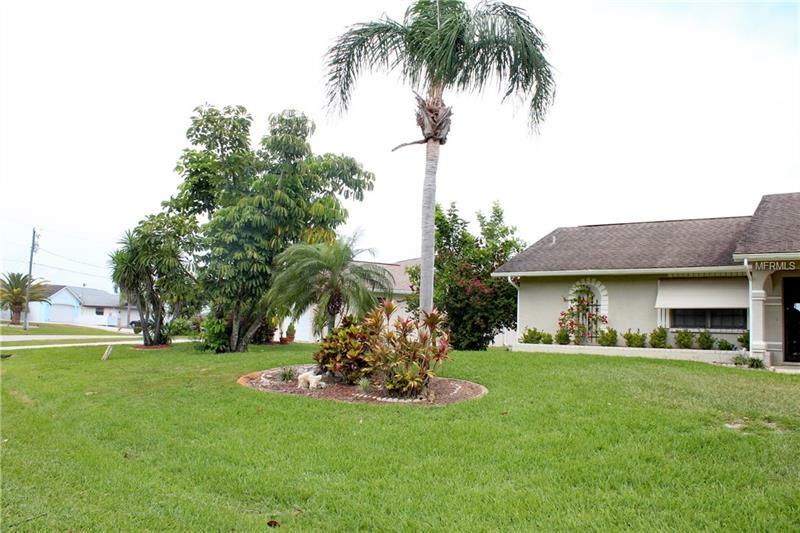 Property Photo:  27 Bunker Lane  FL 33947 