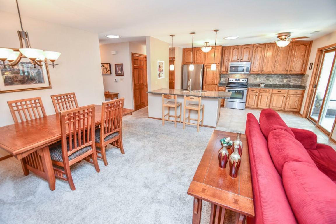 Property Photo:  11014 N Mequon Square Dr  WI 53092 