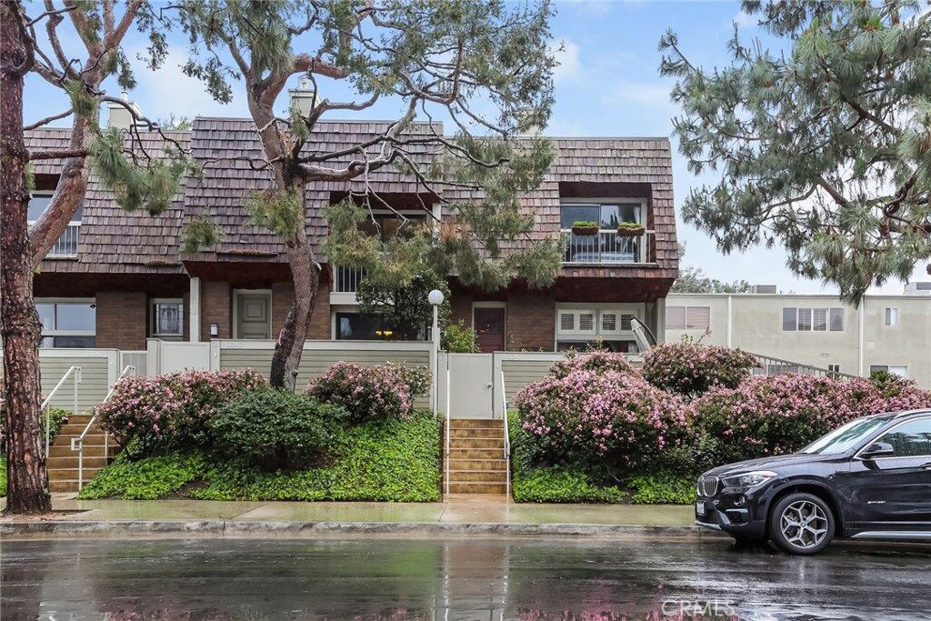 Property Photo:  13340 Maxella Avenue 1  CA 90292 