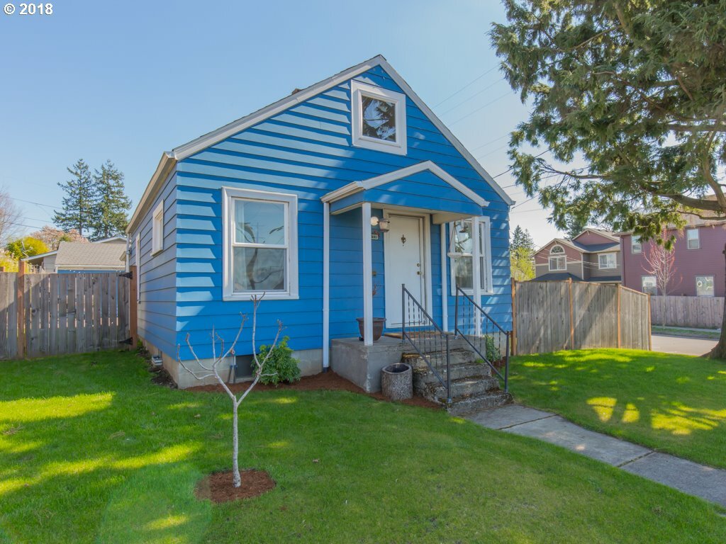 Property Photo:  4850 SE 86th Ave  OR 97266 