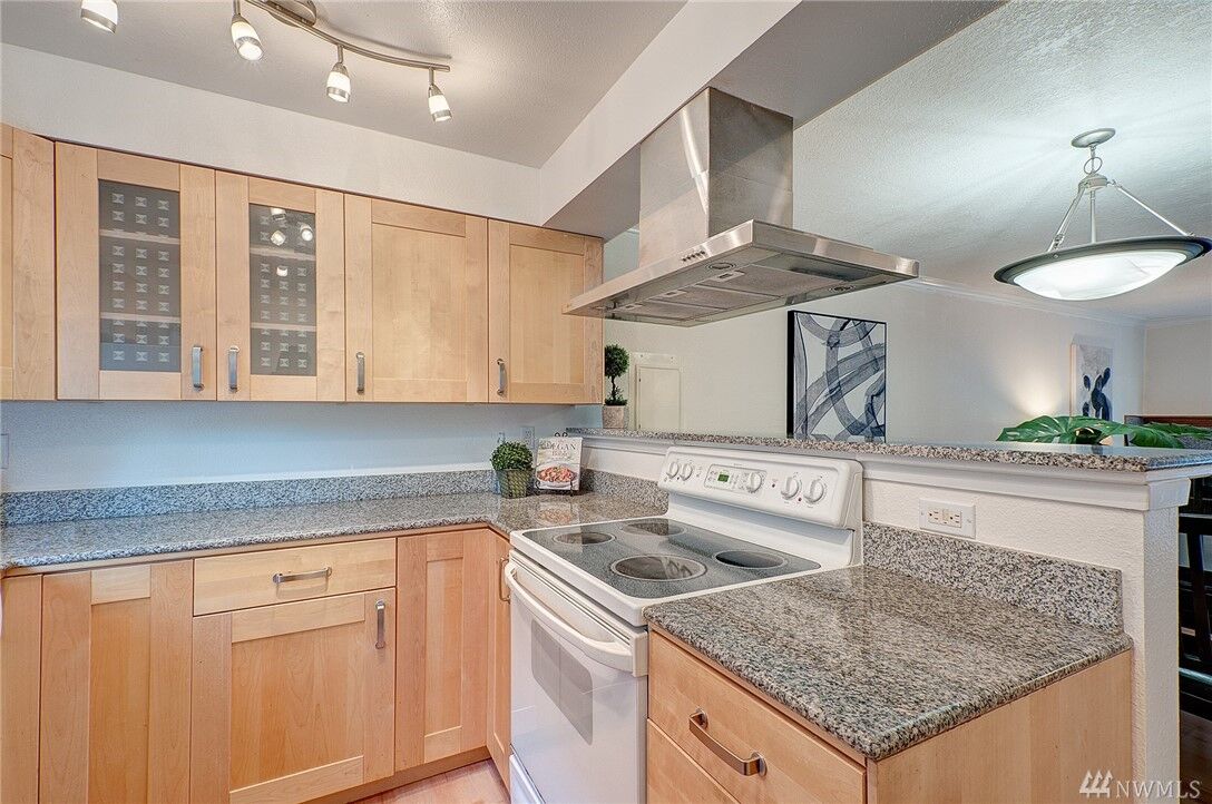 Property Photo: 1725 157th Avenue NE E106 WA 98008