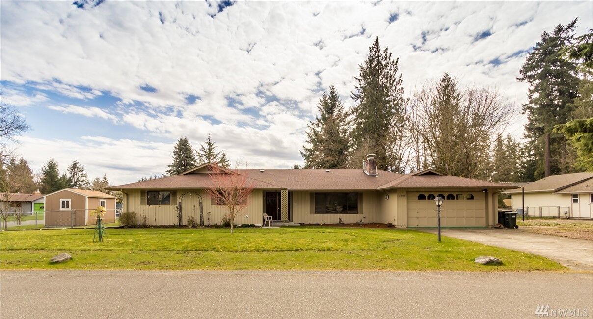 Property Photo: 3903 Woodlawn Dr SE WA 98501